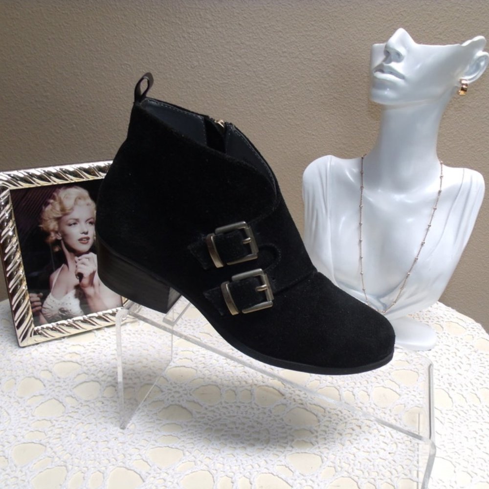 ELLEN TRACY Black Suede Buckle Detail Ankle Boots Booties by Sz 8